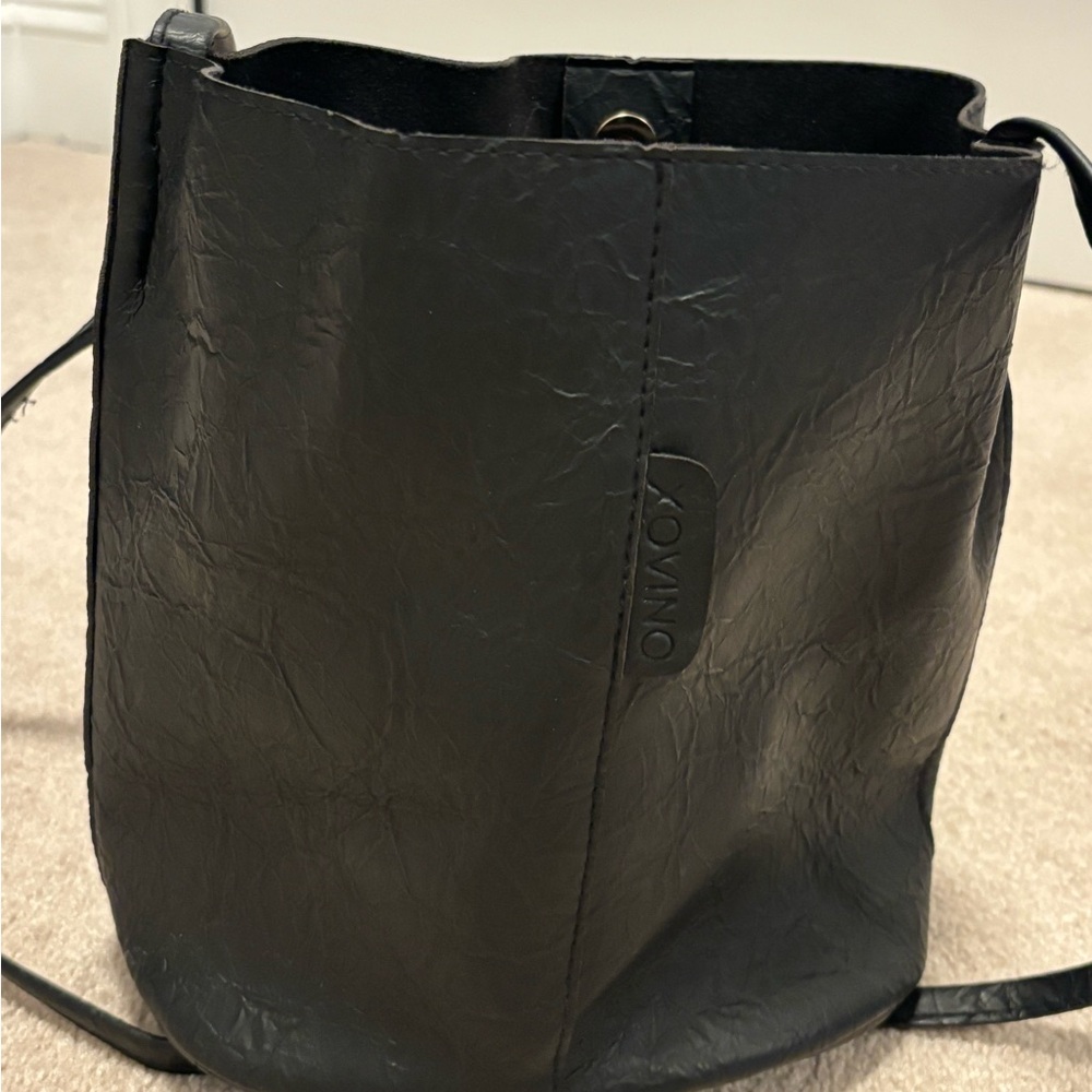 XOVINO Simple Black Leather Crossbody Bucket Bag Thin Strap Snap Closure